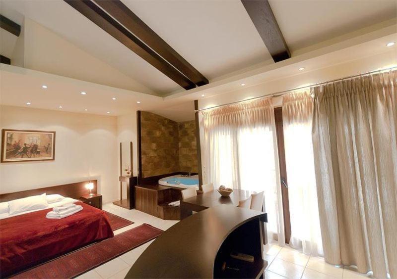 Nostos Hotel Káto Loutrákion Dış mekan fotoğraf