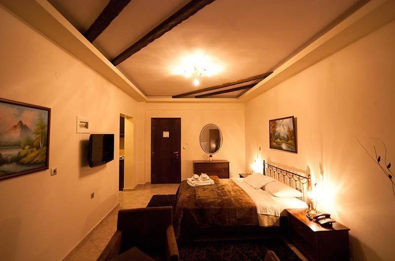 Nostos Hotel Káto Loutrákion Oda fotoğraf