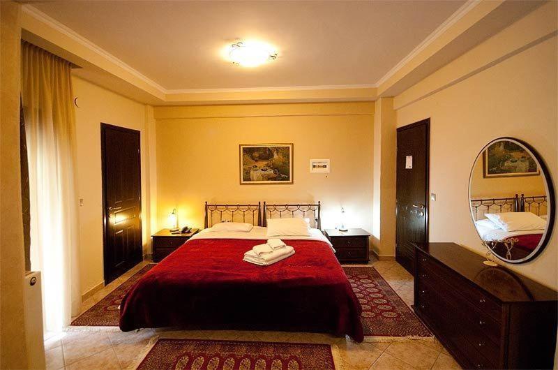 Nostos Hotel Káto Loutrákion Oda fotoğraf