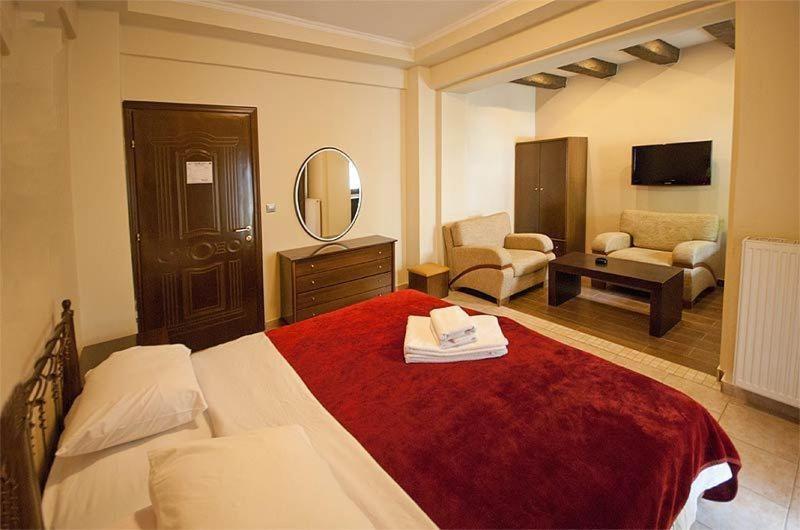 Nostos Hotel Káto Loutrákion Oda fotoğraf