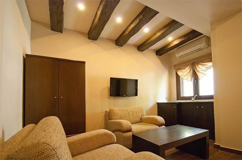 Nostos Hotel Káto Loutrákion Oda fotoğraf