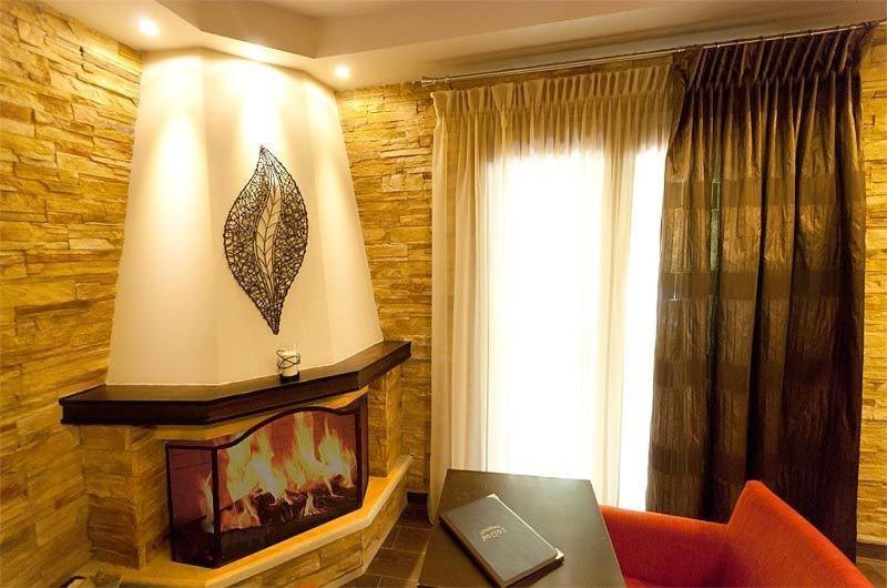 Nostos Hotel Káto Loutrákion Oda fotoğraf