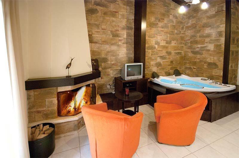 Nostos Hotel Káto Loutrákion Oda fotoğraf