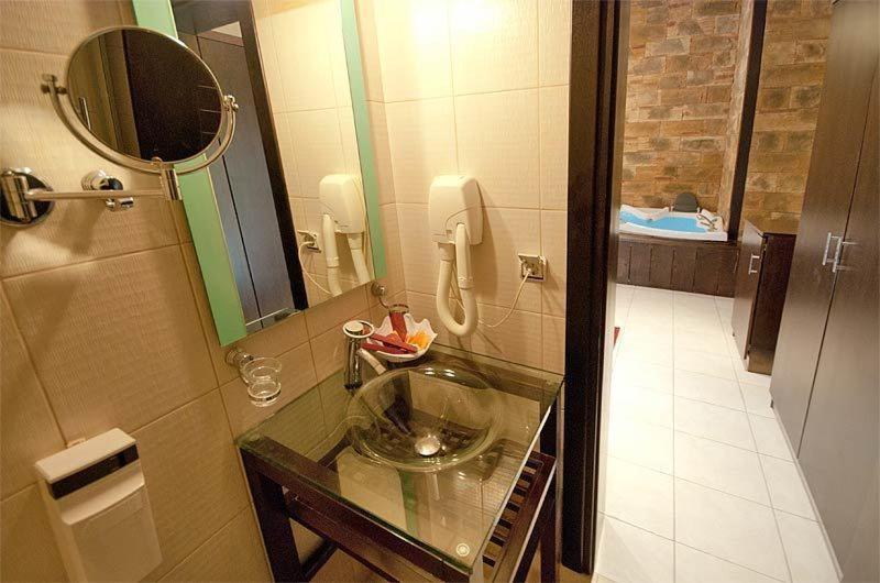 Nostos Hotel Káto Loutrákion Oda fotoğraf
