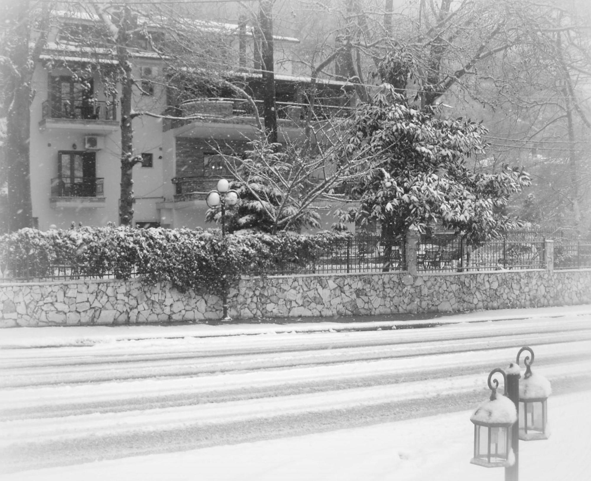 Nostos Hotel Káto Loutrákion Dış mekan fotoğraf