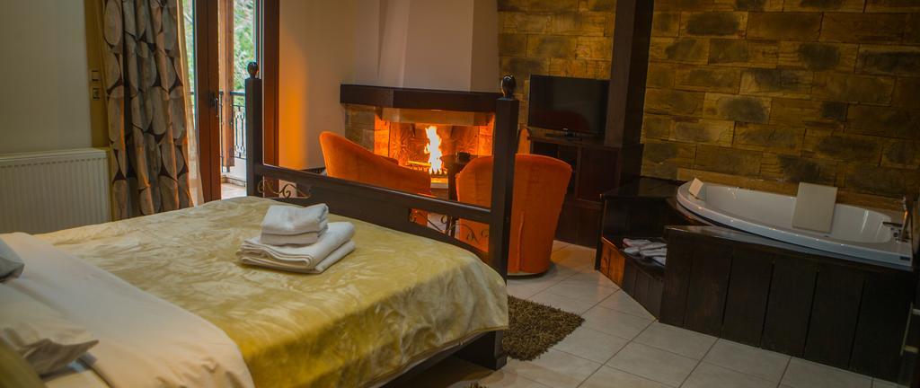 Nostos Hotel Káto Loutrákion Dış mekan fotoğraf