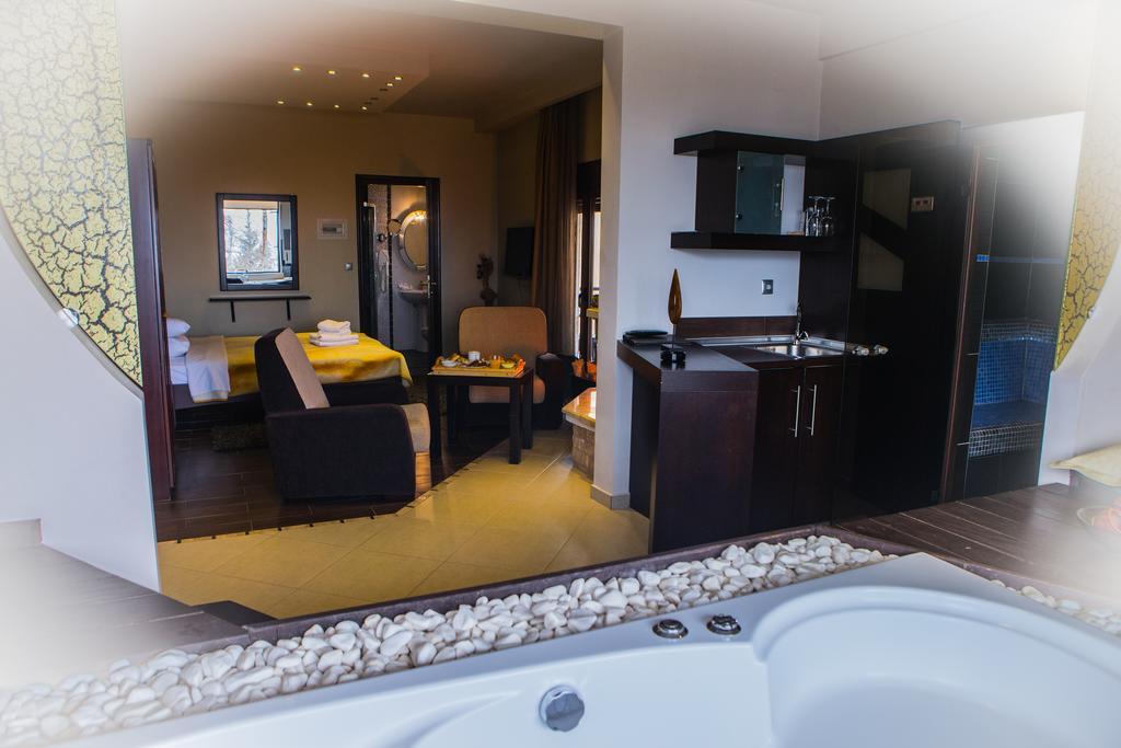 Nostos Hotel Káto Loutrákion Dış mekan fotoğraf