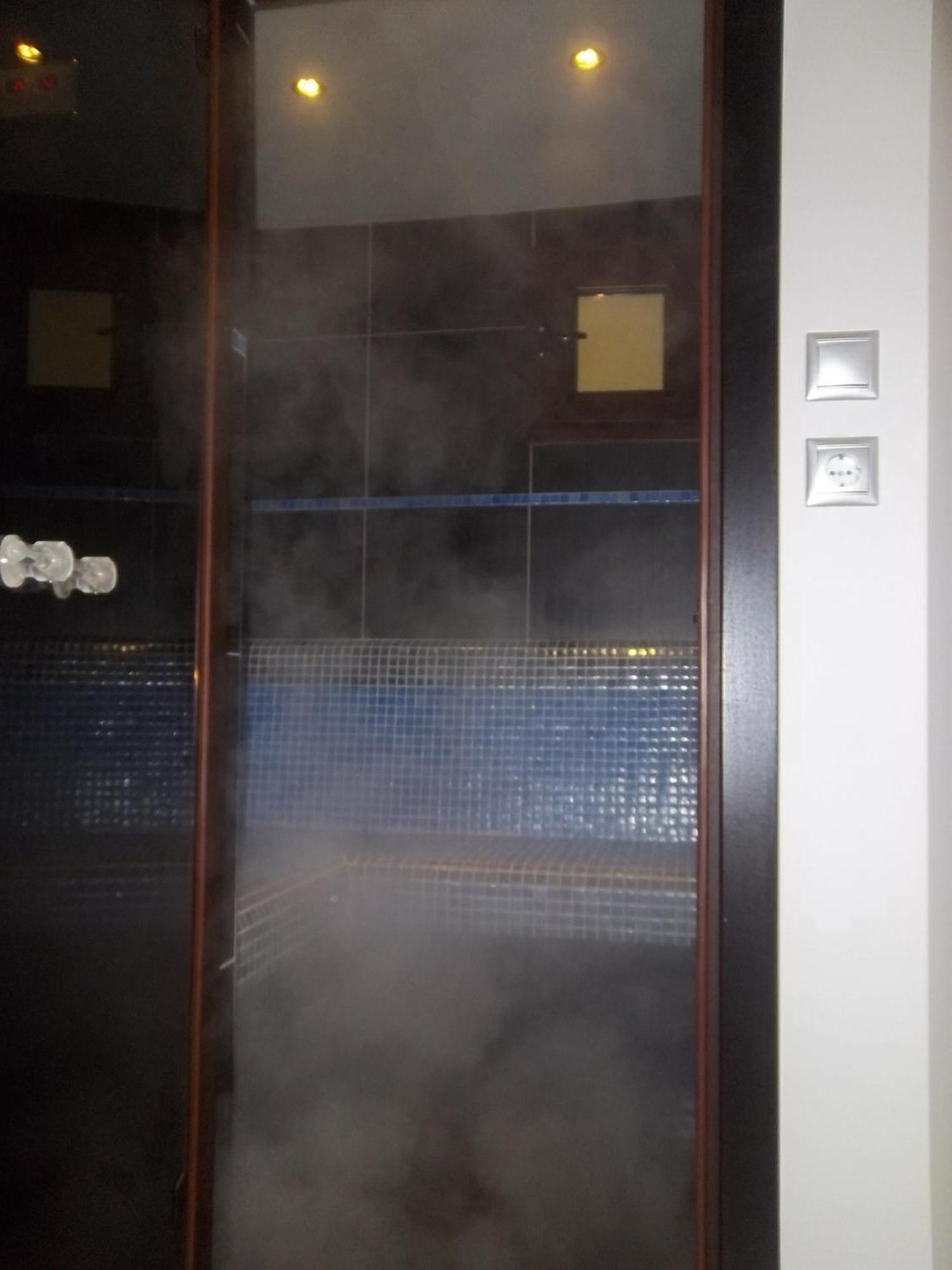 Nostos Hotel Káto Loutrákion Dış mekan fotoğraf