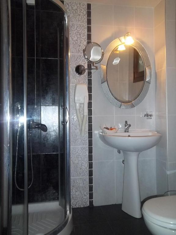 Nostos Hotel Káto Loutrákion Oda fotoğraf